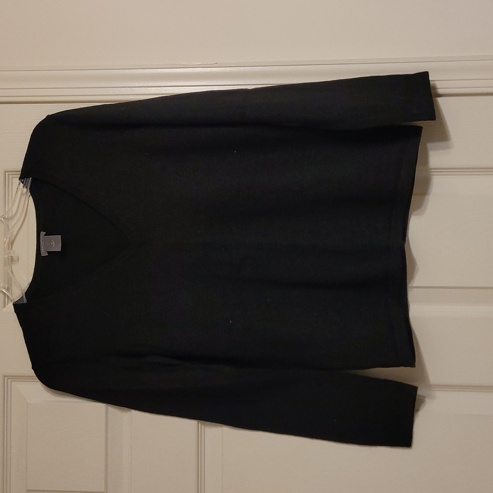 Ann Taylor Women’s V-neck Fitted Black Sweater (size M)